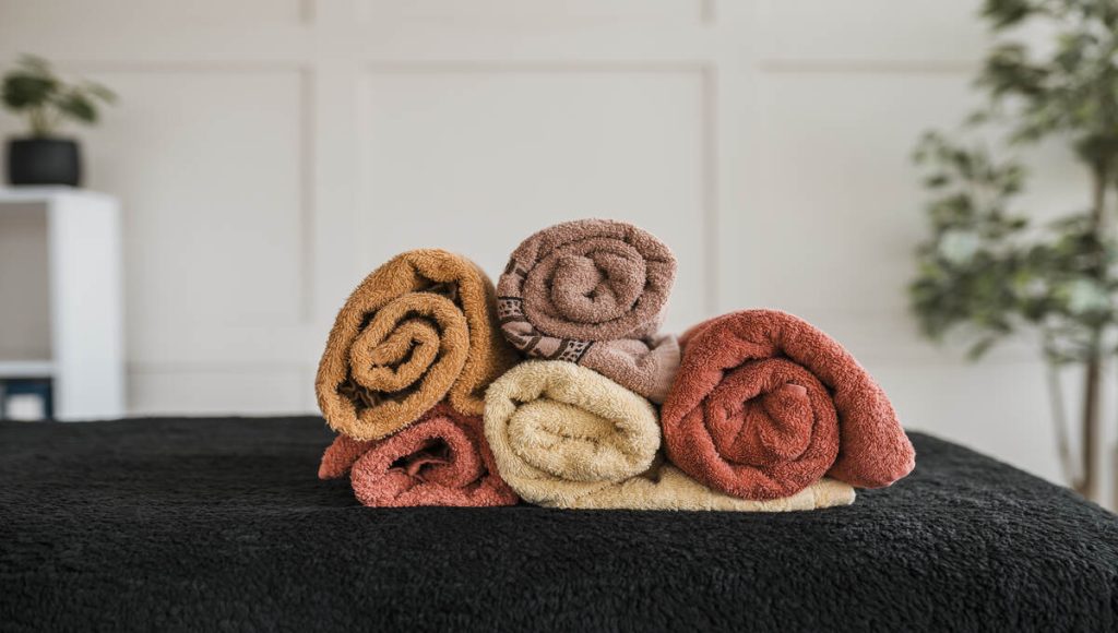 6 towels folded in round shape and placed over a table