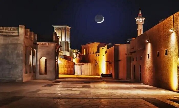 night view of bait al khanyar museum in Dubai