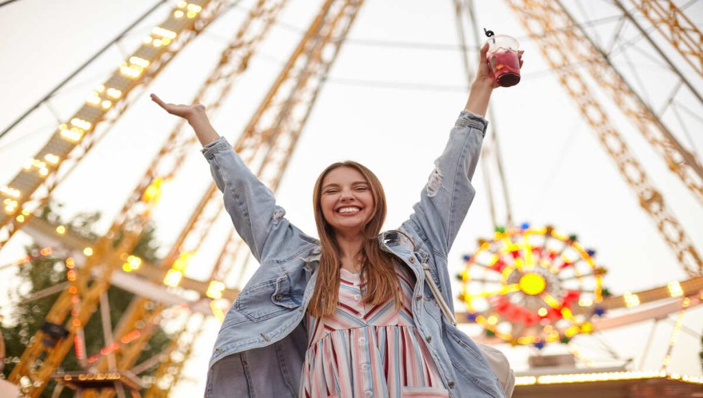 a girl is enjoying in best amusement park in dubai