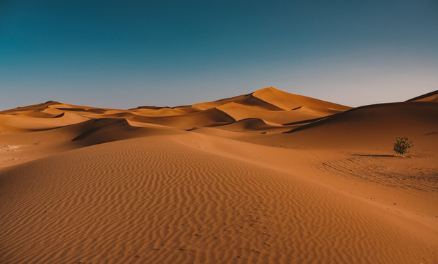 a picture of desert in dubai